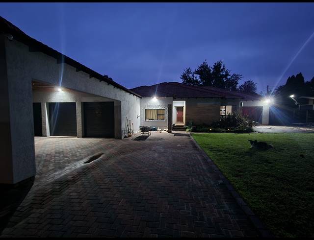 6 BEDROOM HOUSE FOR SALE IN SASOLBURG EXT 23